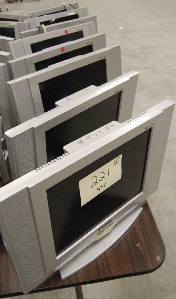 Cyber Home flat-panel LCD 17" televisions TV: Eight Cyber Home Flatique 150 flat-panel LCD 15" monitors, some with cables BANKRUPTCY AUCTION: Must leave $300 deposit in order to bid on any lot. Please call 888/339-7600 with deposit. Payment and P