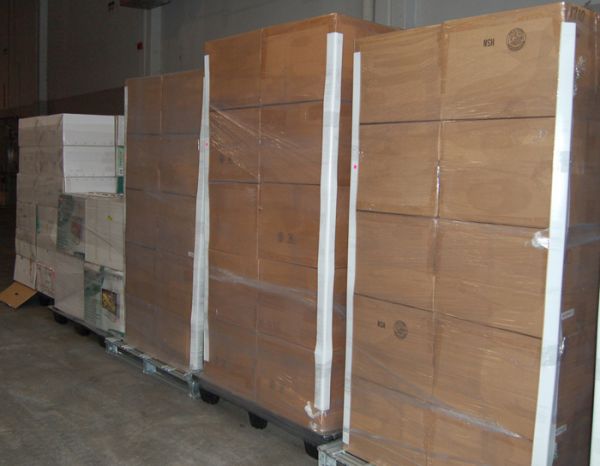 Lot of 5 pallets of store return LCD televisions: Lot of 5 pallets of store return LCD televisions, approximately 24 units per pallet BANKRUPTCY AUCTION: Must leave $300 deposit in order to bid on any lot. Please call 888/339-7600 with deposit. Payme
