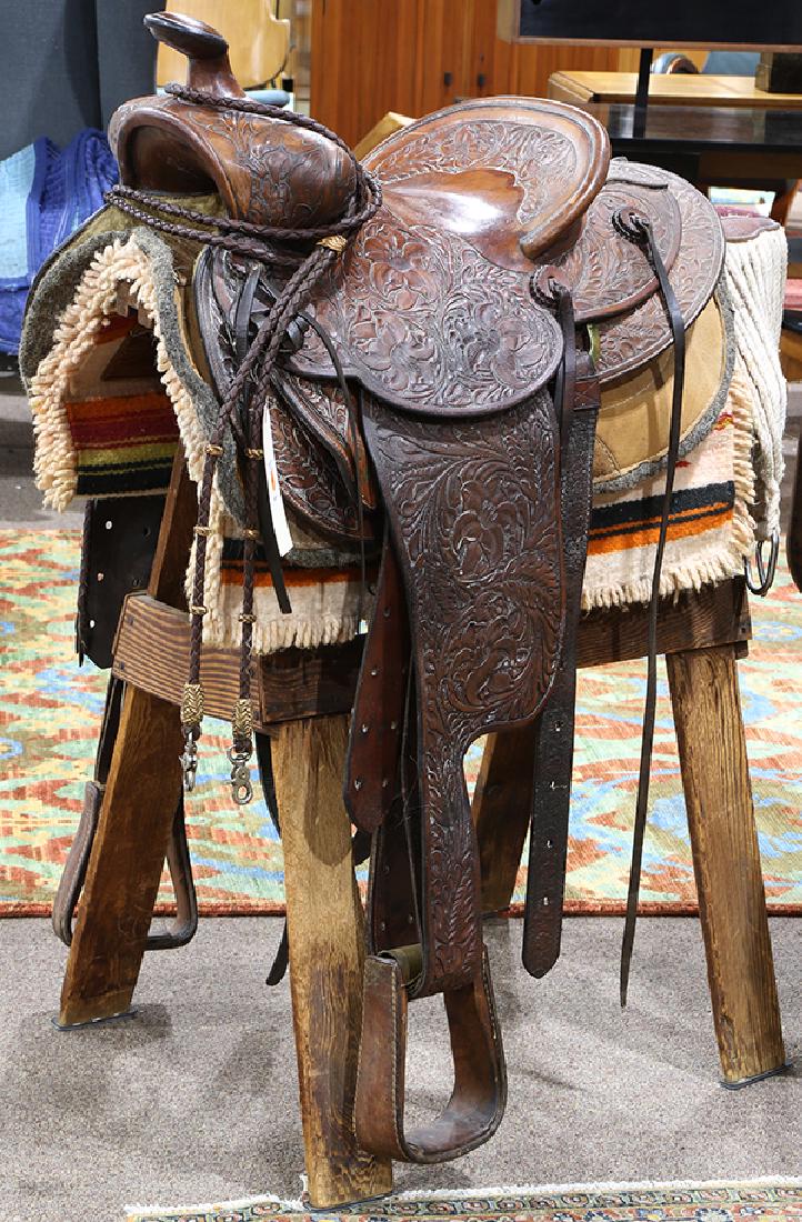 Billy Cook tooled leather Western show saddle (1 of 7)