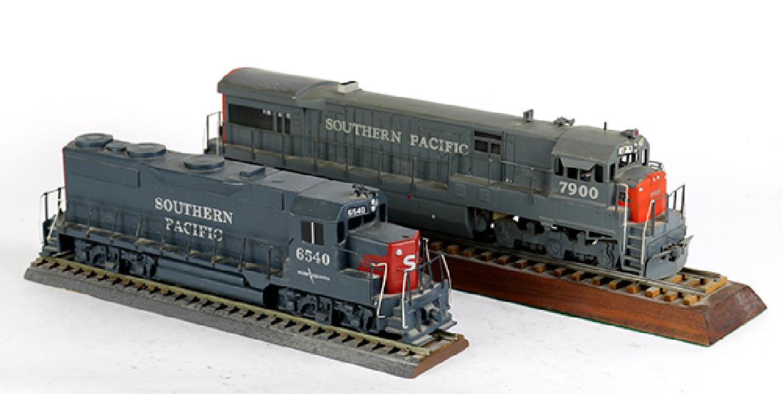 (lot of 2) Train group (1 of 5)