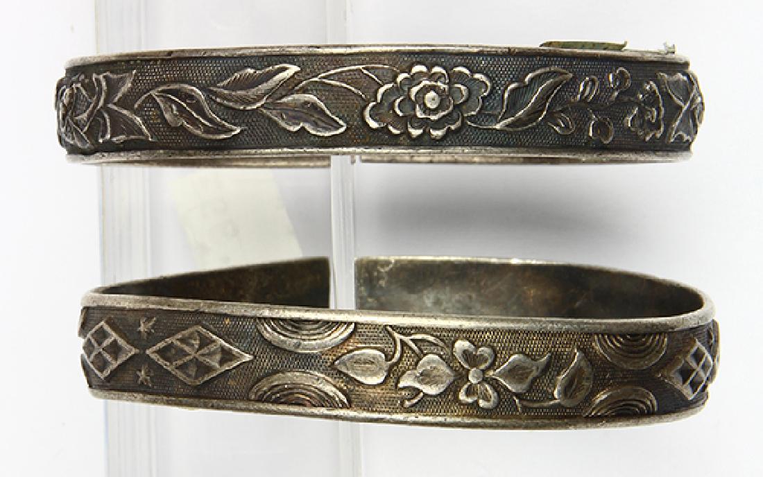 (Lot of 2) Chinese silver bracelets (1 of 3)