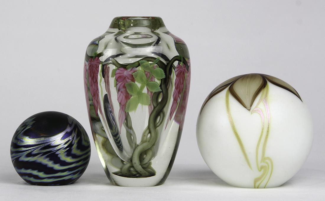 (lot of 3) Art Glass paperweight group, consisting of (1 of 4)