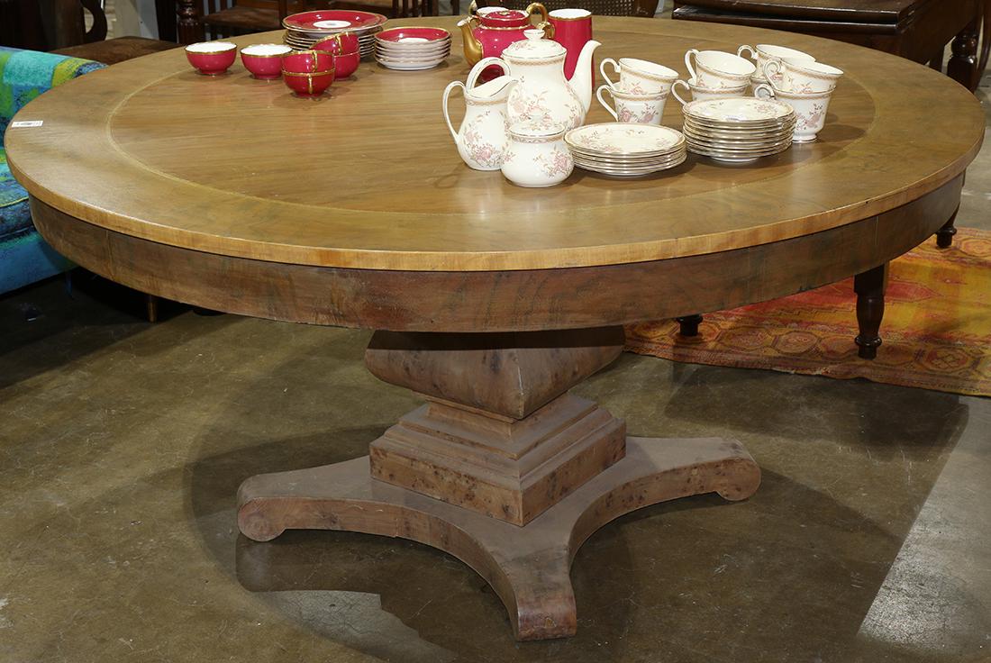 Regency style dining table, the round top with banded (1 of 2)