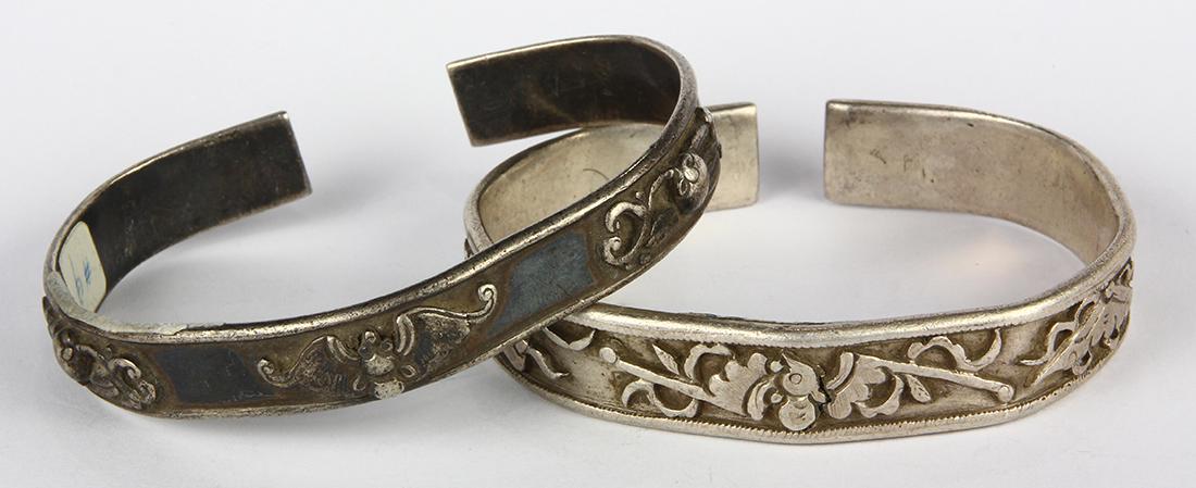 (Lot of 2) Chinese silver bracelets (1 of 2)