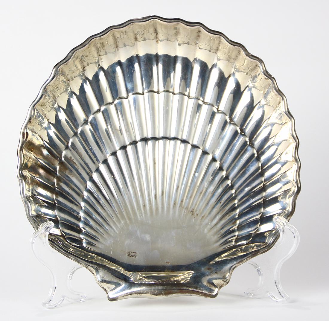 Gorham sterling scallop shell from tray (1 of 3)