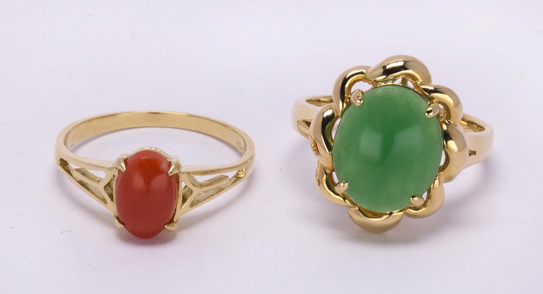 (Lot of 2) Jadeite, coral and 18k yellow gold rings (1 of 3)