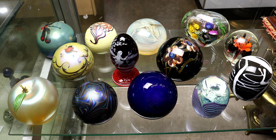 (lot of 13) Art glass paperweight group, consisting of (1 of 1)