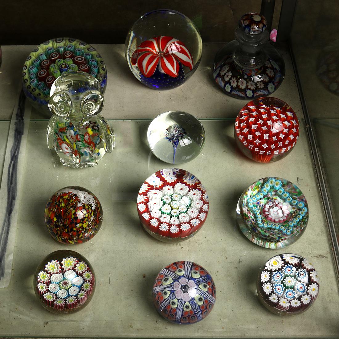 (lot of 12) Art glass paperweight group, including (1 of 1)