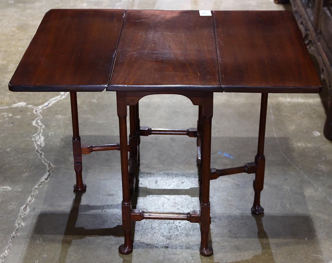 Salesman sample Queen Anne style double drop leaf (1 of 3)