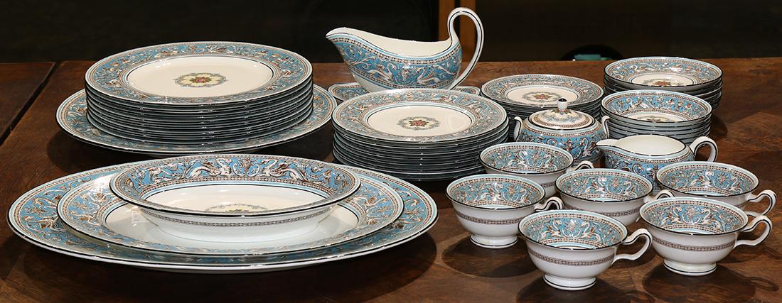 (lot of 52) Wedgwood table service in the "Florentine" (1 of 5)