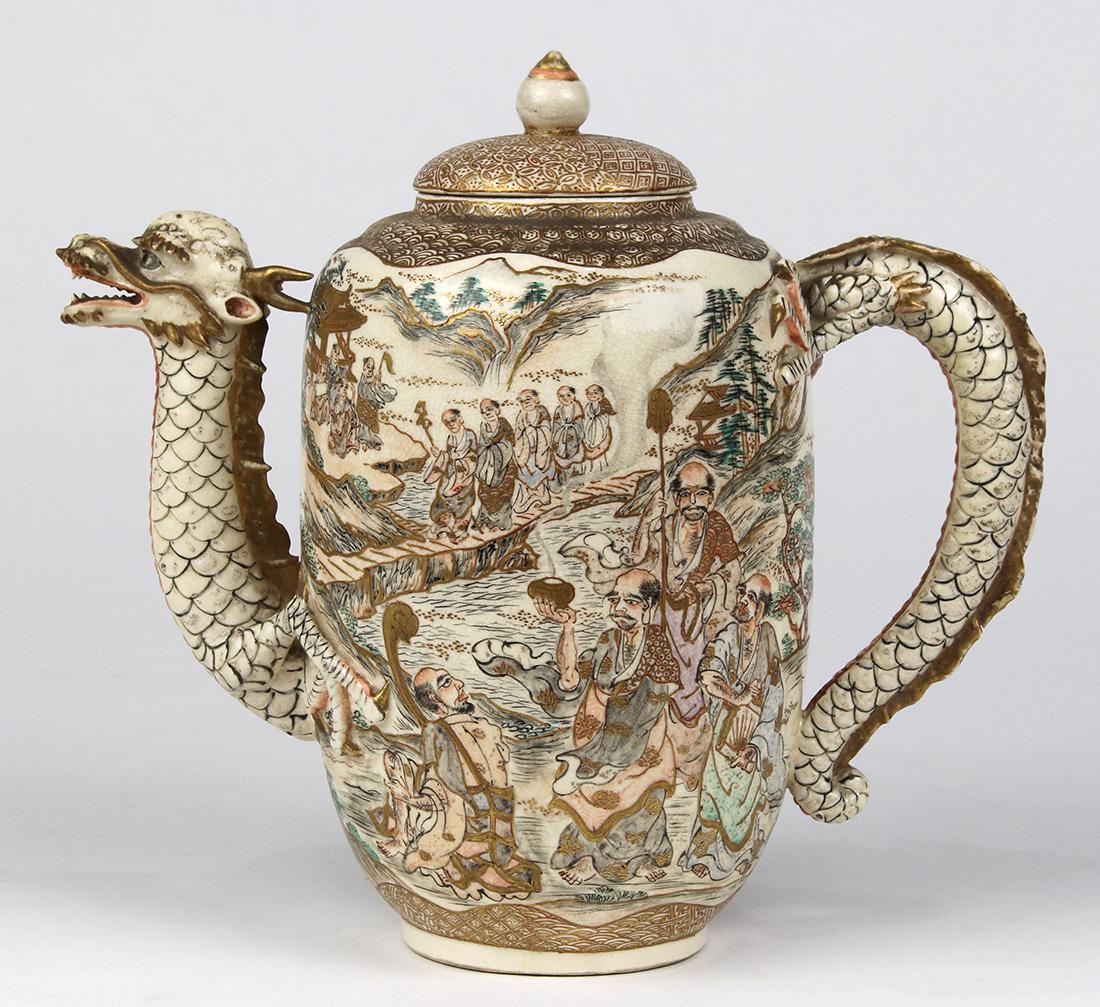 Japanese Satsuma Teapot, Dragon/Arthats (1 of 6)