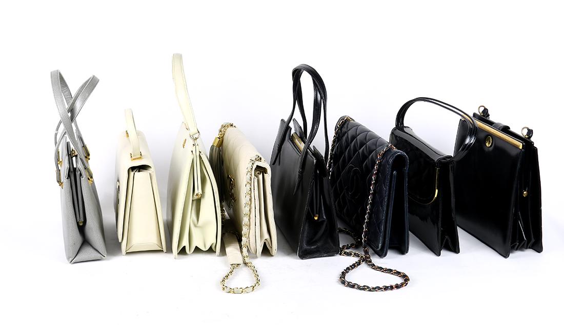 (lot of 8) Vintage fashion purse group, consisting of (1 of 2)