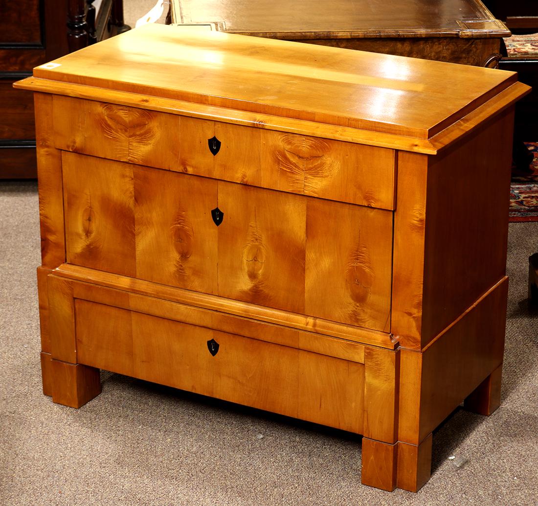 Biedermeier chest of drawers (1 of 3)