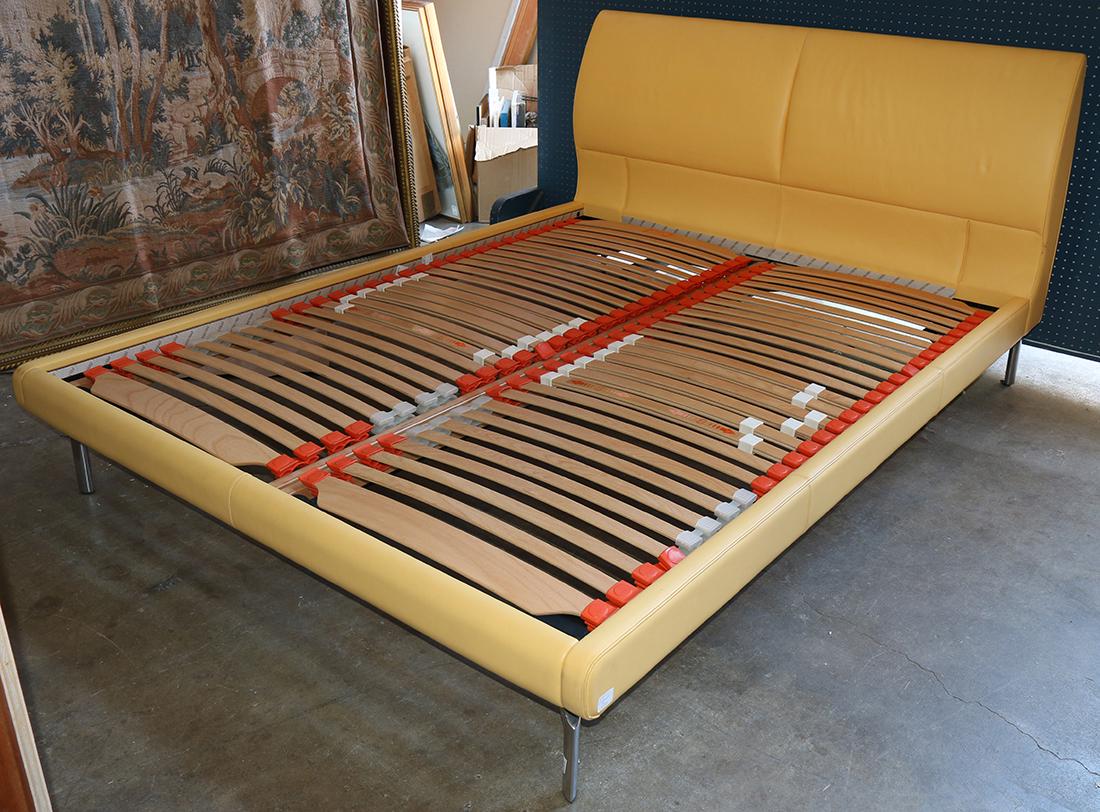 Italian Poltrona Frau day bed, late 20th Century, the: Italian Poltrona Frau day bed, late 20th Century, the upholstered frame in butter yellow leather, 64 x 82 x 60