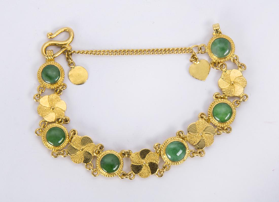 Jadeite and 22k yellow gold bracelet (1 of 3)