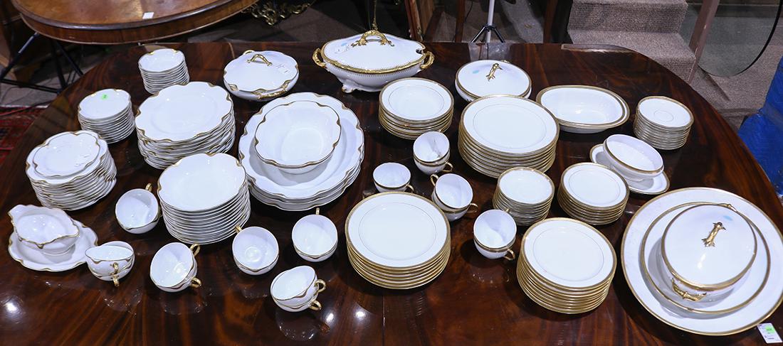 Haviliand Limoges table service, each having a (1 of 3)