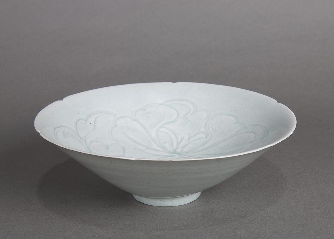 Chinese Northern Song Dynasty Celadon Glazed Bowl (1 of 6)