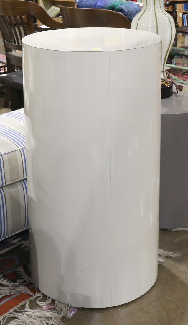 Moderne pedestal, of circular form, 36"h x 618.5"da.: Moderne pedestal, of circular form, 36"h x 618.5"da.