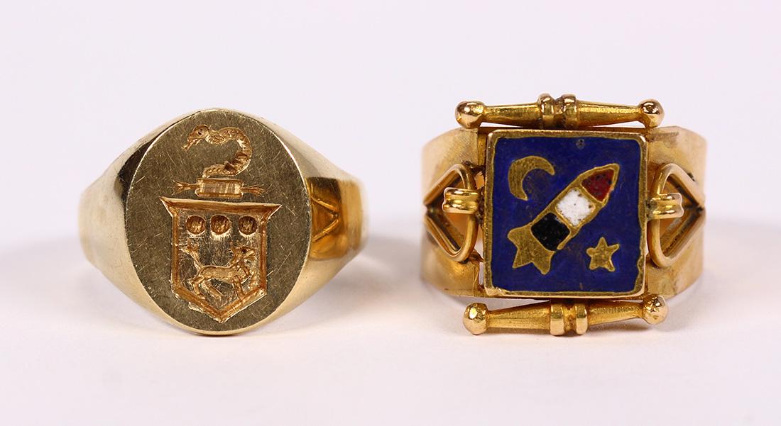 (Lot of 2) Enamel and yellow gold rings (1 of 4)