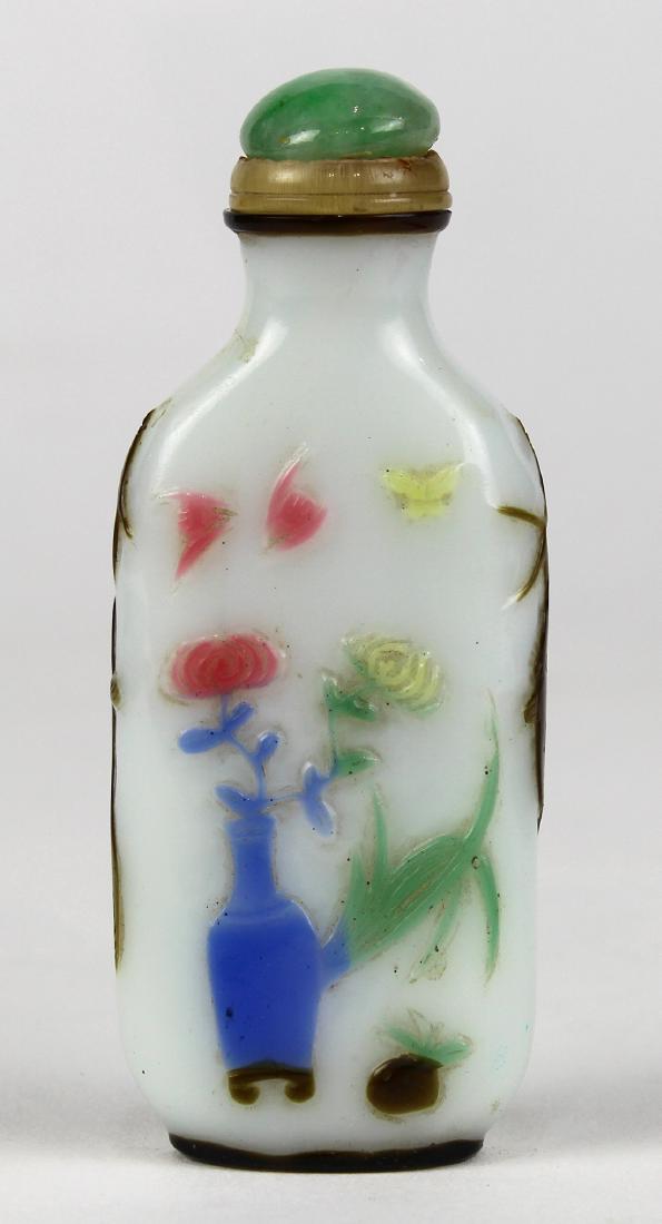 Chinese Overlay Glass Snuff Bottle, Vases of Flowers (1 of 6)