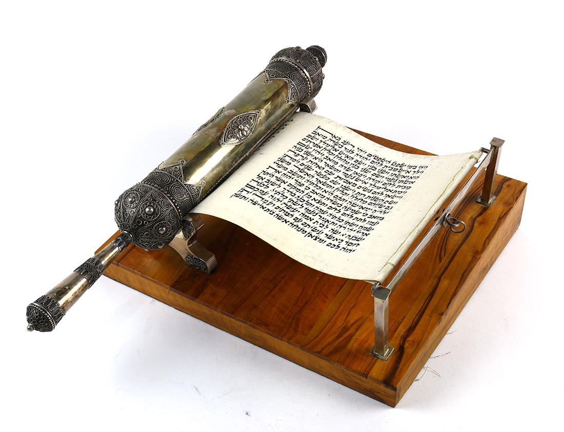 Israeli .935 silver scroll case (1 of 3)