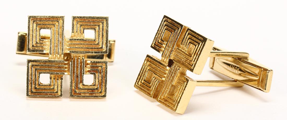 Pair of 14k yellow gold cufflinks (1 of 2)