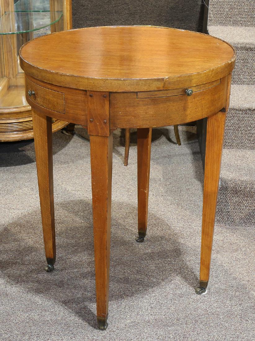 Federal style tea table, the circular top having (1 of 3)