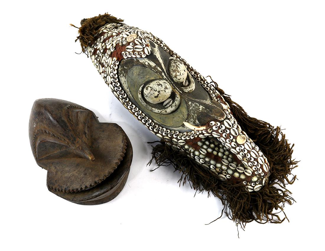 Papua New Guinea decorative "Mwai" mask, with applied (1 of 2)