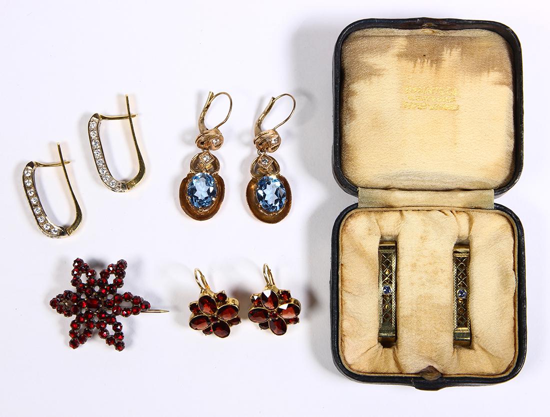 Garnet, glass, sapphire, yellow gold jewelry and items (1 of 1)