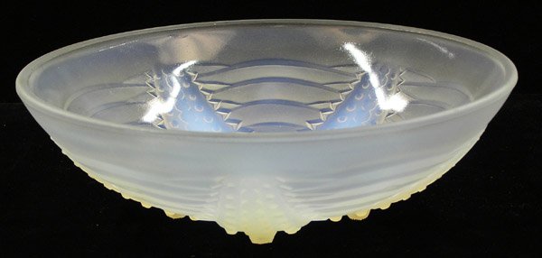Opalescent glass starfish bowl France - 2