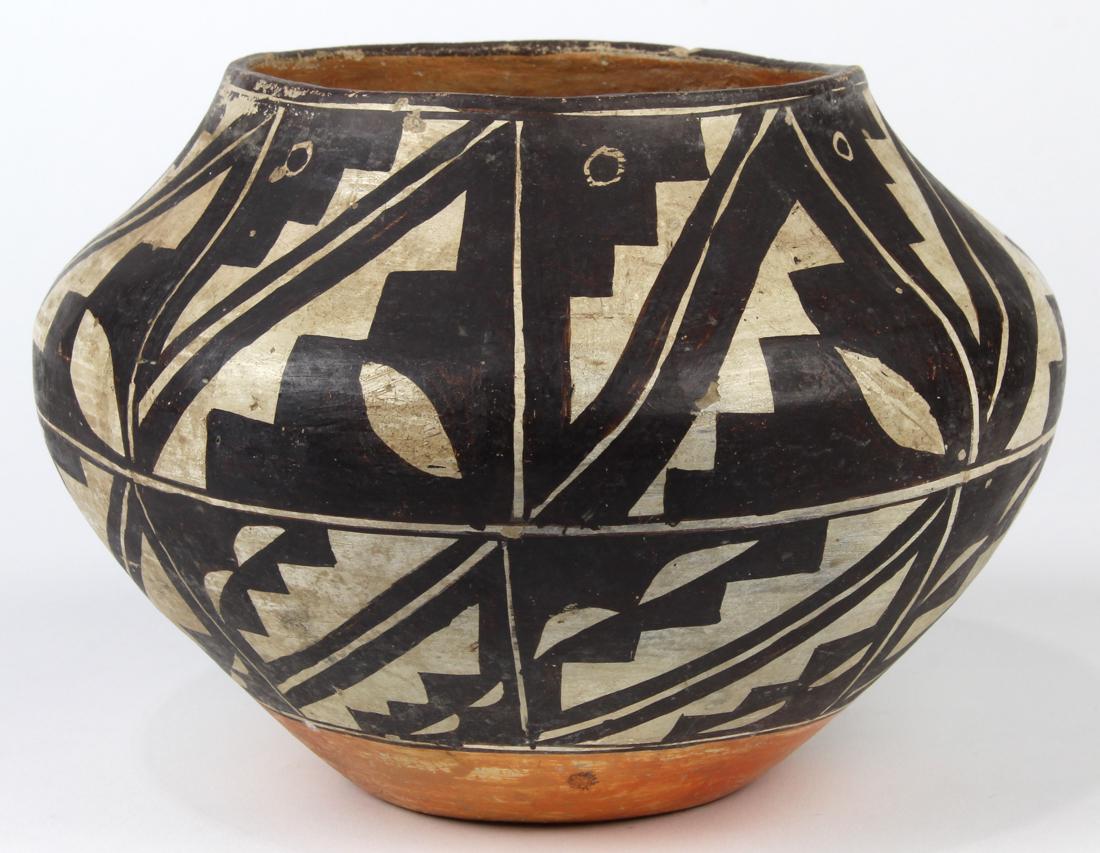 Acoma pottery vessel, the wide mouth shouldered bowl (1 of 4)