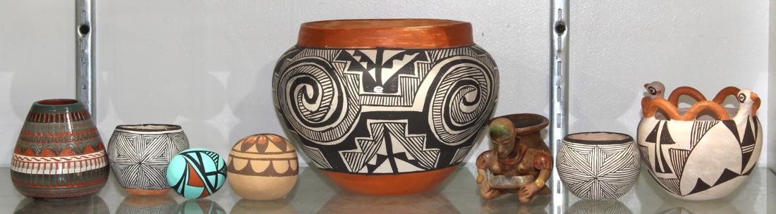 (lot of 8) Acoma and Navajo pottery group, consisting (1 of 4)