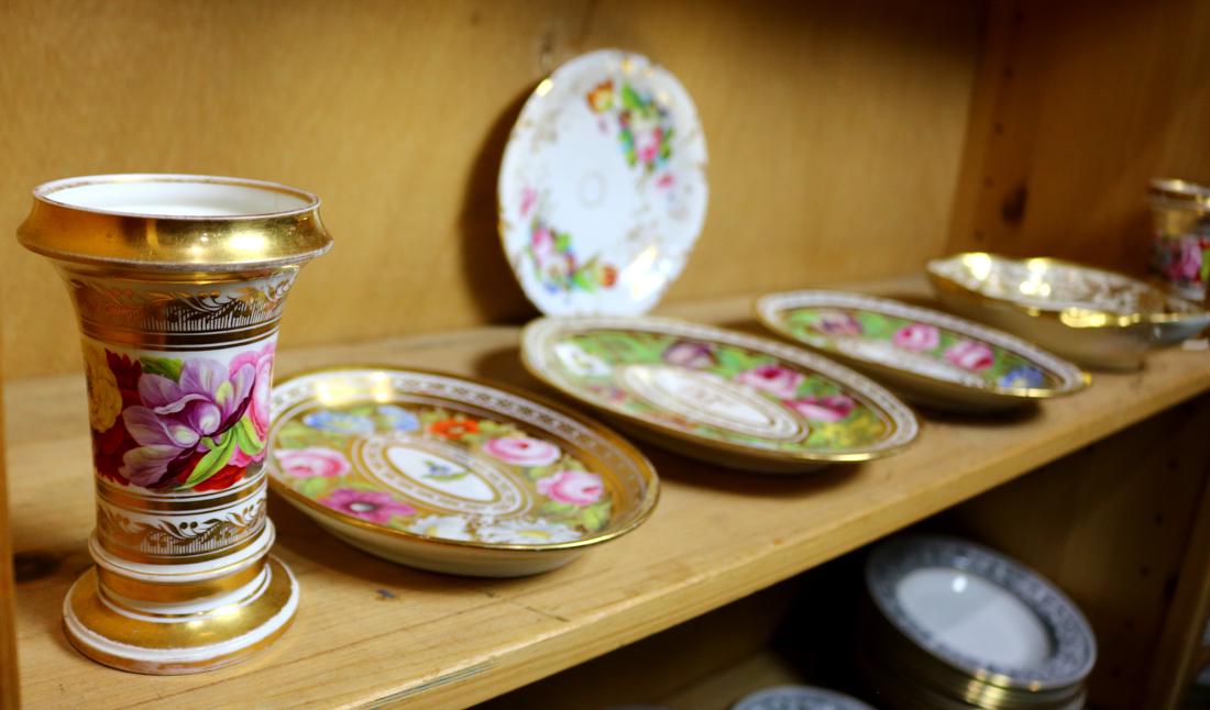 (lot of 7) Assorted Continental partial gilt porcelain (1 of 3)