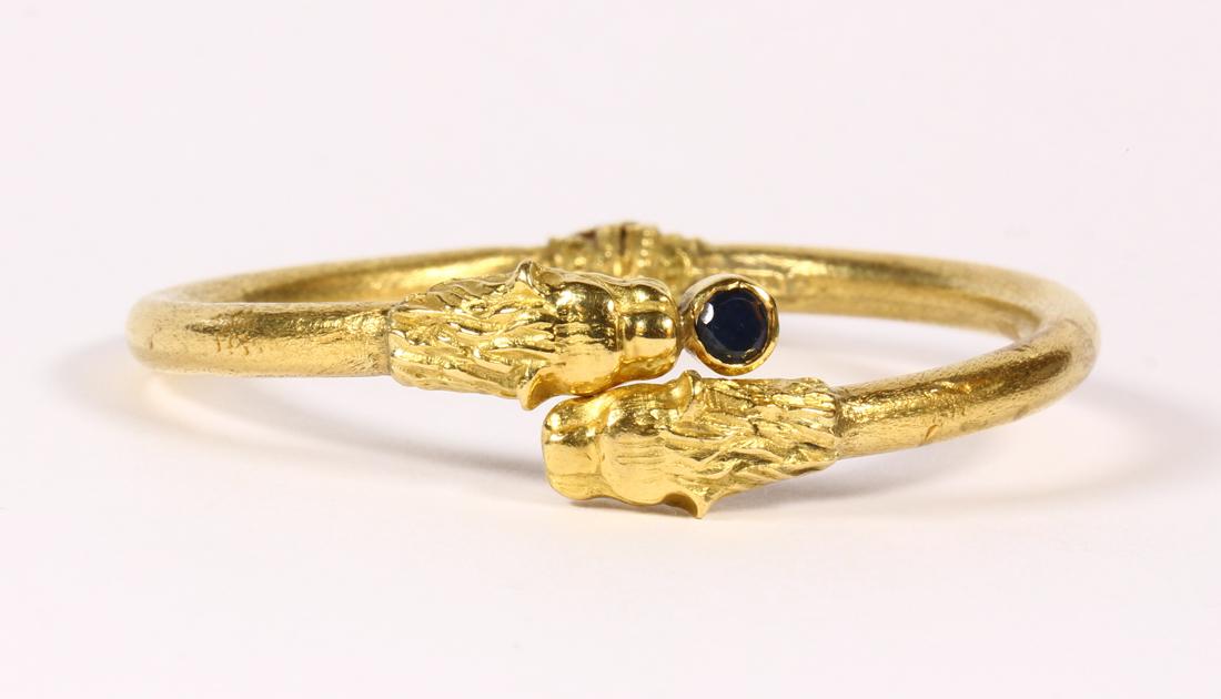 Sapphire and 18k yellow gold lion bracelet (1 of 3)