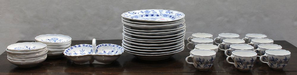 (lot of 39) Meissen Blue Onion table service (1 of 3)