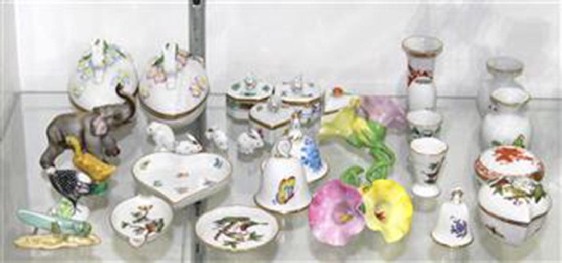 (lot of 30) Herend porcelain table and vanity articles, (1 of 1)