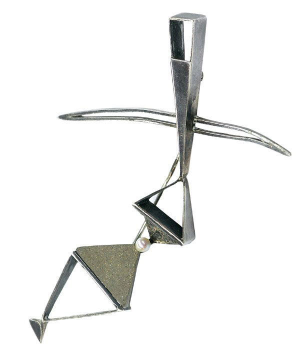 Margaret de Patta silver pearl brooch: Margaret de Patta sterling silver geometric /architectural brooch with single 3.5 mm cultured pearl accent. Brooch approximately 4 inches in length.