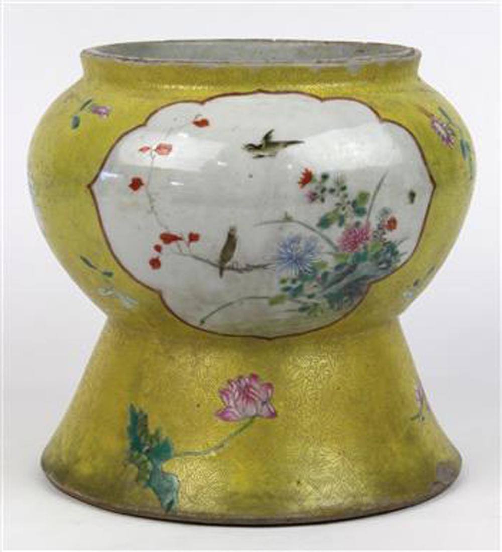 Chinese Yellow Sgraffito Porcelain Vase, Flowers (1 of 7)