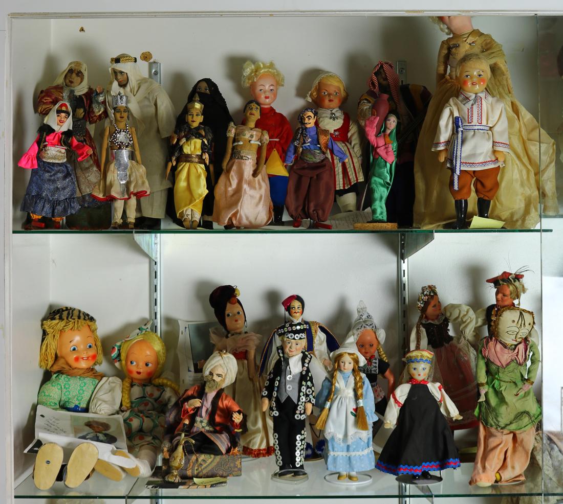 (lot of 26) Large collection of International dolls,: (lot of 26) Large collection of International dolls, including from Turkey, Old Cottage doll, Pearly Keng, Syria, Russia, Saudi Arabia, Poland, etc. largest: 16"h