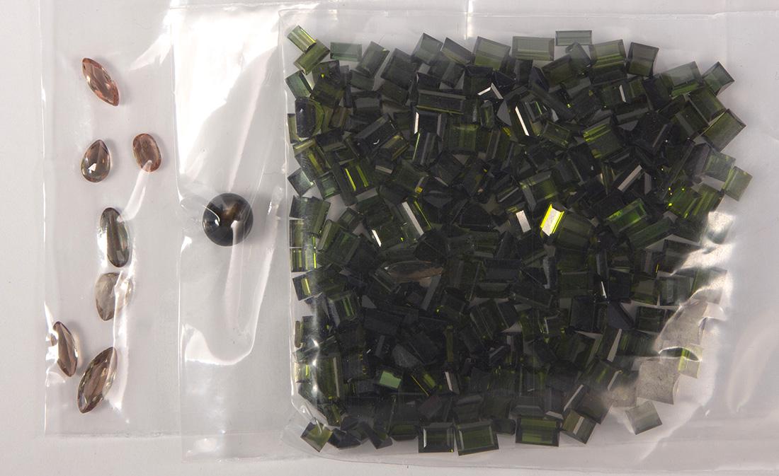 Collection of numerous unmounted stones (1 of 1)