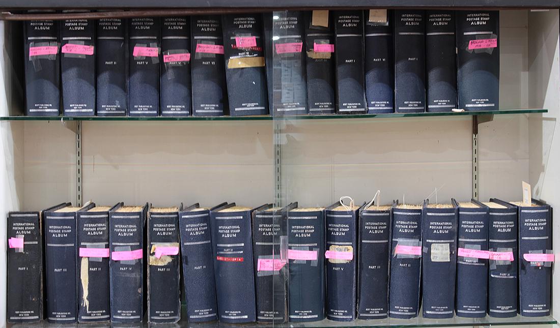 (lot of 30) Scott International stamp albums (1 of 5)