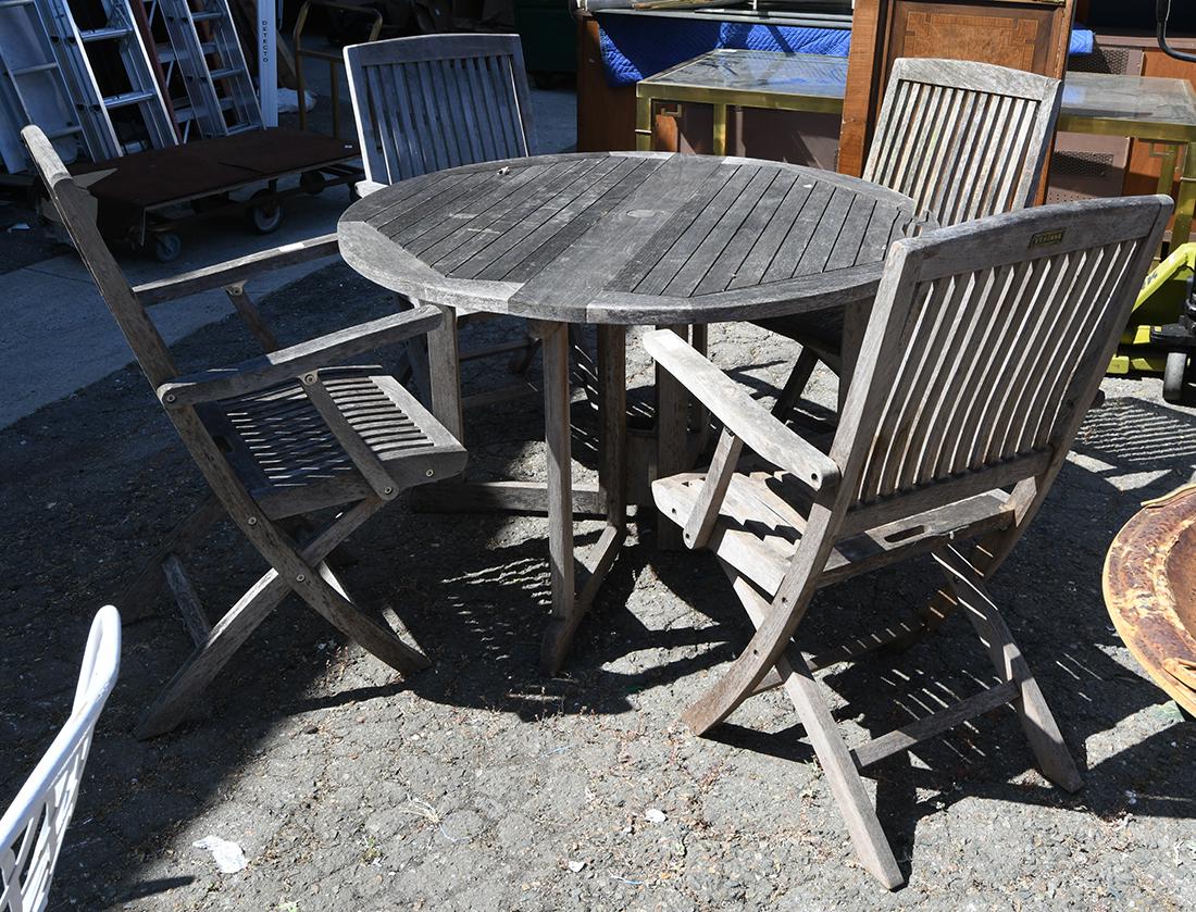 (lot of 5) Ventana teak furniture group, consisting of (1 of 1)