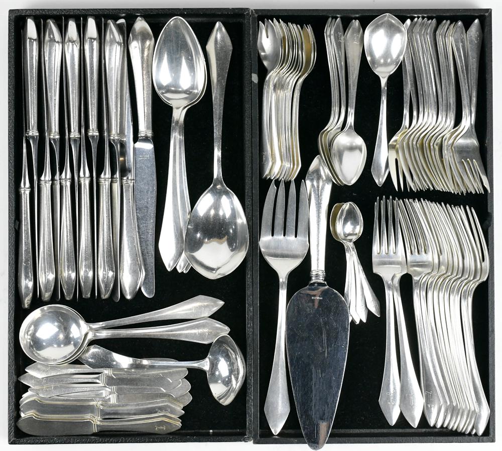 (lot of 83) Wm. Durgin & Co. sterling silver flatware: (lot of 83) Wm. Durgin & Co. sterling silver flatware service in the "Chatham" pattern, consisting of (14) salad forks, (12) dinner forks, (12) ice cream forks, (11) spreaders, (5) tea spoons, (5) cof