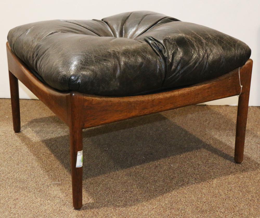 Kristian Solmer Vedel for Soren Willadsen Modus ottoman: Kristian Solmer Vedel for Soren Willadsen Modus ottoman, circa 1963, executed in black leather and rosewood, and rising on cylindrical legs, 14"h