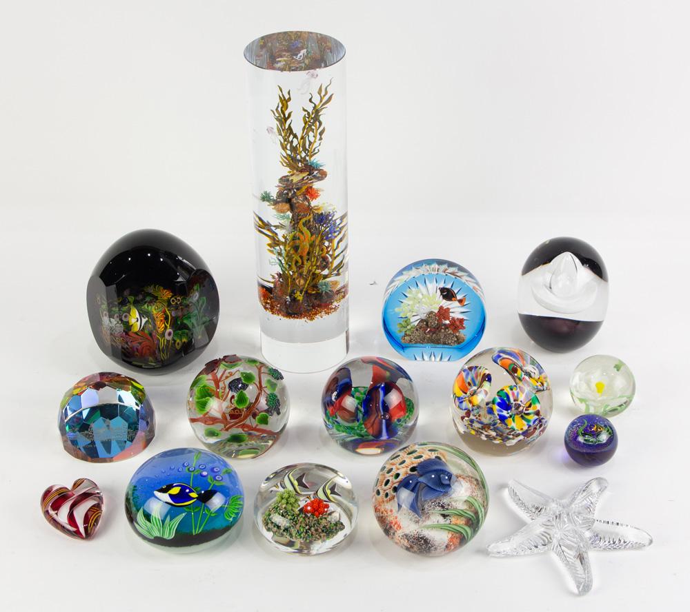 (lot of 15) Paperweight group: (lot of 15) Paperweight group, in a variety of patterns such as cased tropical fish and coral reefs, and by various makers including a Gordon Smith paperweight, an Orient and Flume example, a limited