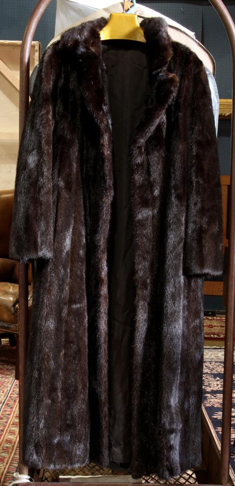 Long mink fur coat, female: Long mink fur coat, female, black gama