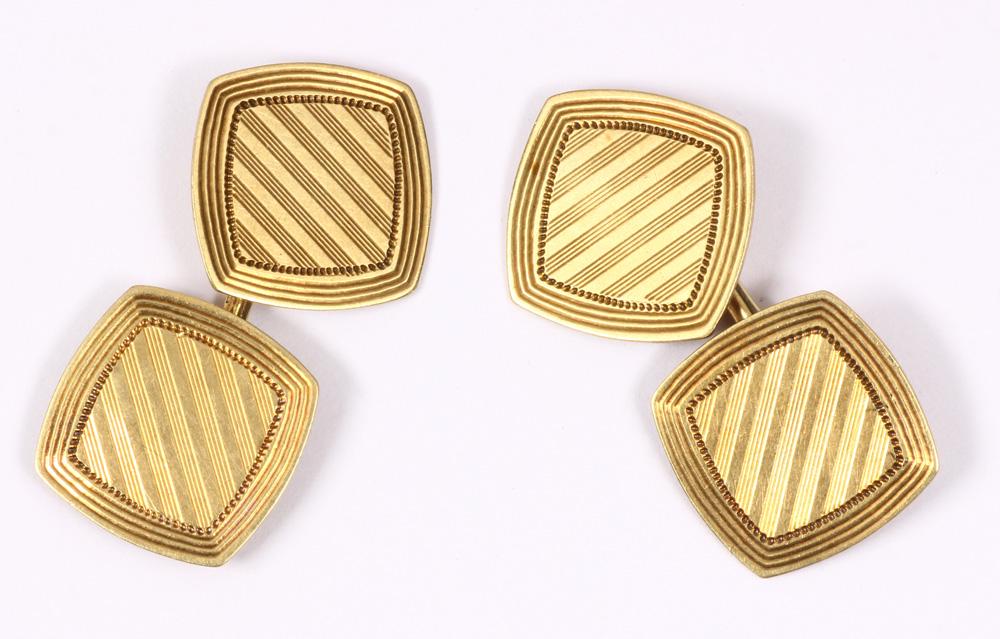 Pair of 14k yellow gold cufflinks (1 of 2)
