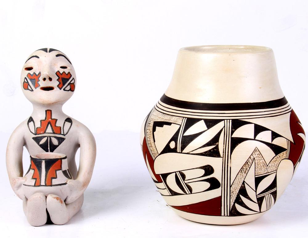 (Lot of 2) Hopi pottery group (1 of 2)