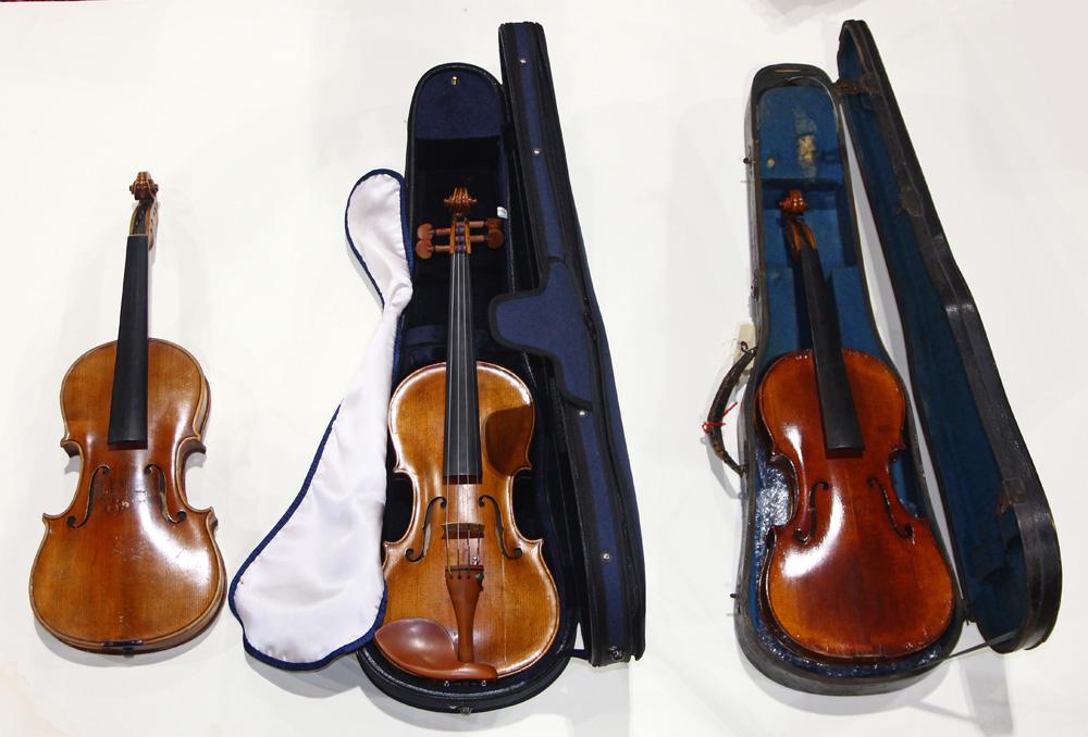 (lot of 3) Student violin group (1 of 5)