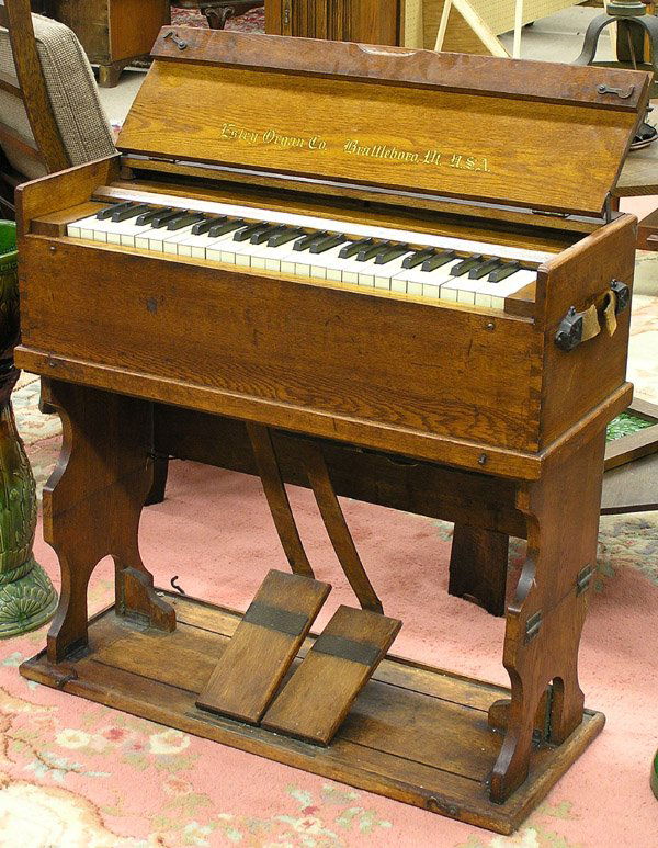 2245 Oak traveling pump organ Estey Vermont